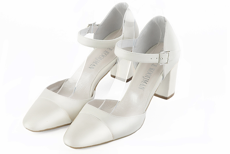 Pure white women's open side shoes, with an instep strap. Round toe. Medium block heels. Front view - Florence KOOIJMAN